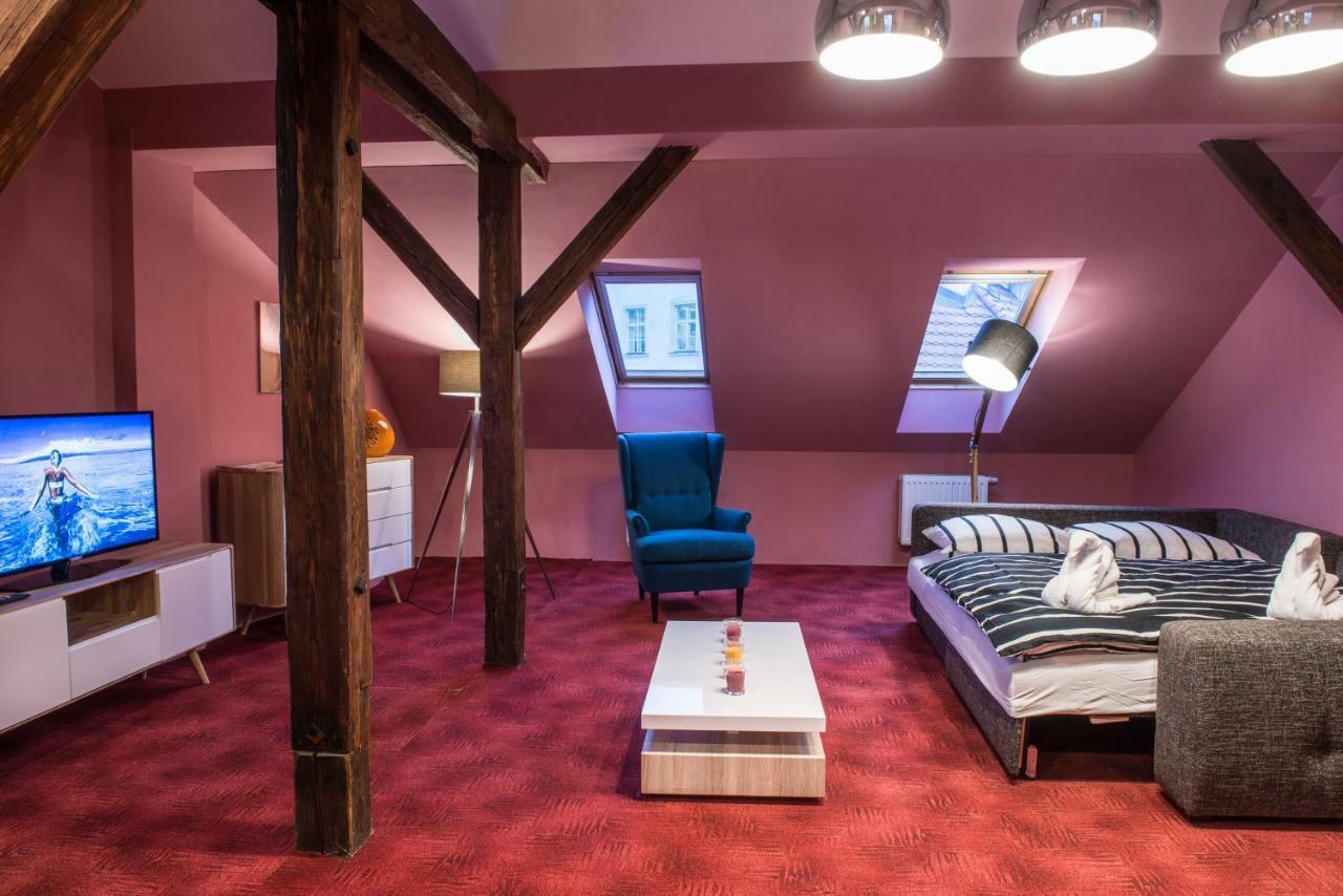 Spacious And Quiet Attic Flat In Centre Praha Exteriér fotografie