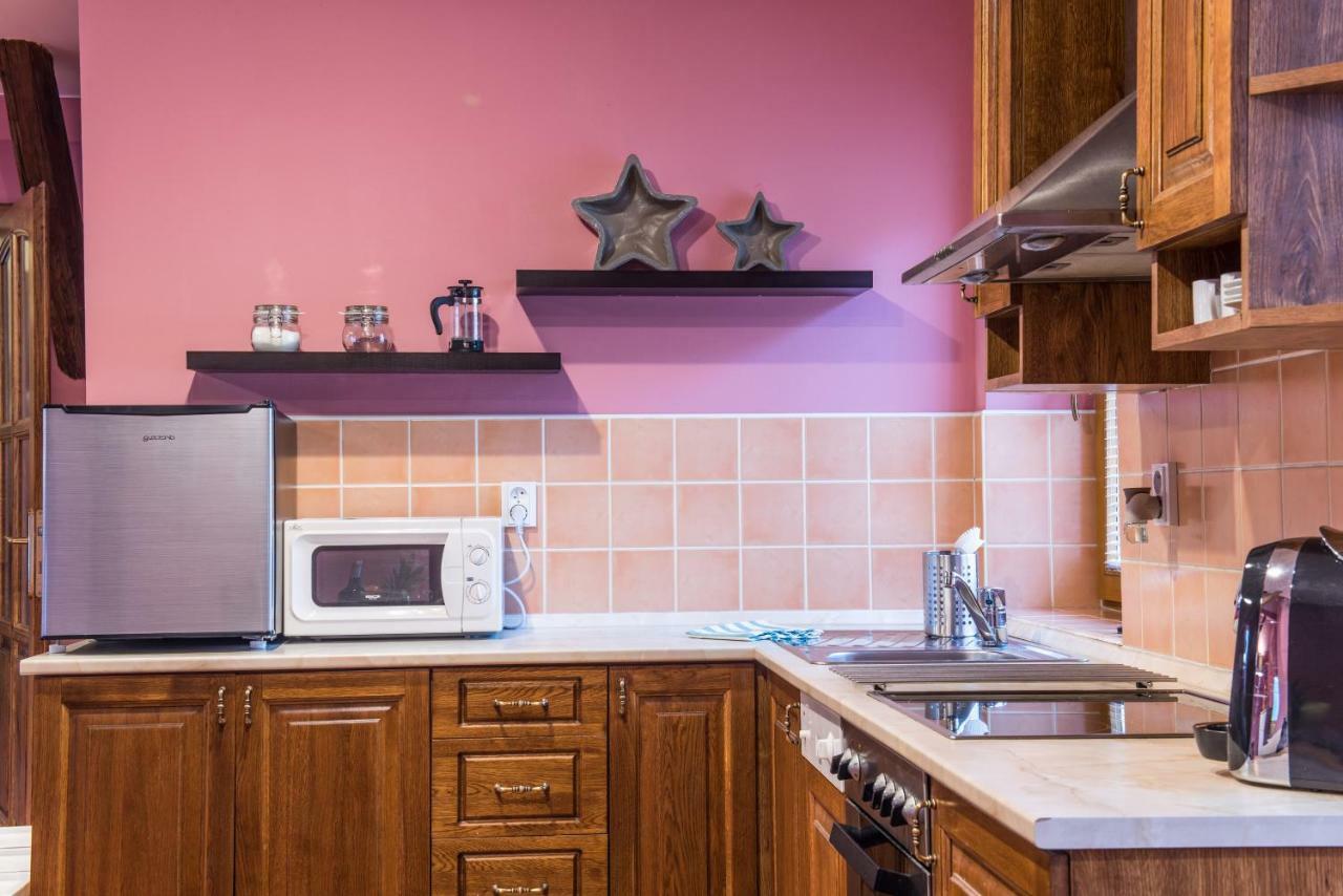 Spacious And Quiet Attic Flat In Centre Praha Exteriér fotografie