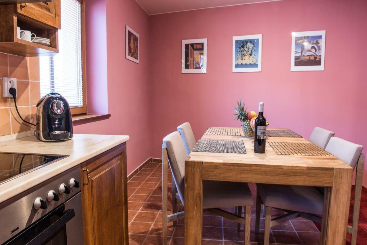 Spacious And Quiet Attic Flat In Centre Praha Exteriér fotografie
