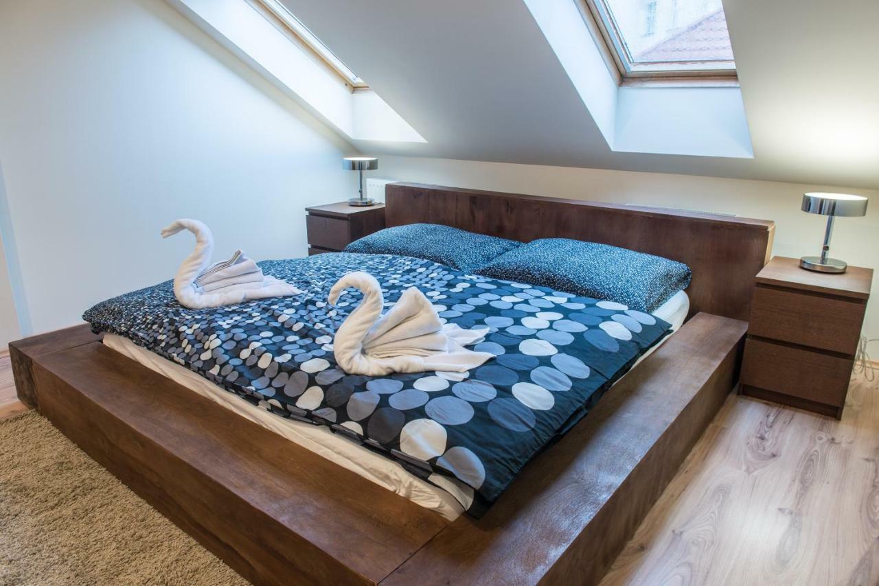 Spacious And Quiet Attic Flat In Centre Praha Exteriér fotografie