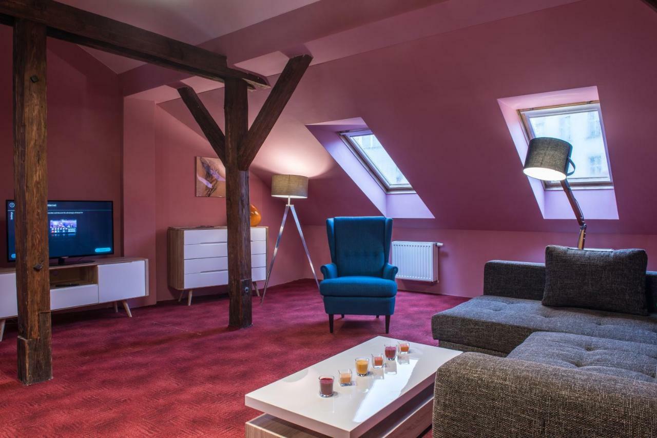 Spacious And Quiet Attic Flat In Centre Praha Exteriér fotografie