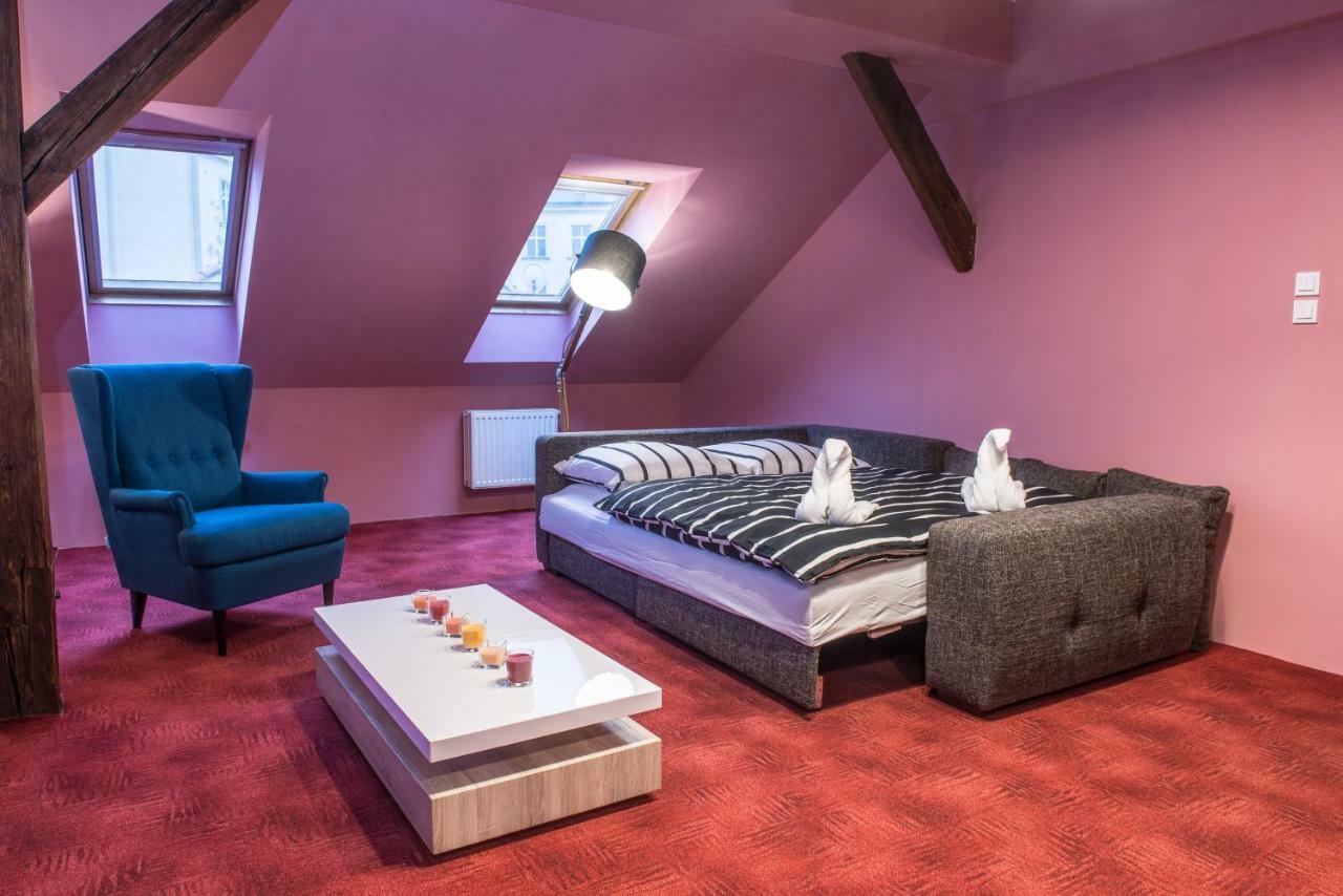 Spacious And Quiet Attic Flat In Centre Praha Exteriér fotografie